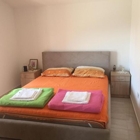 Ruza Vetrova Apartment Bar Bagian luar foto