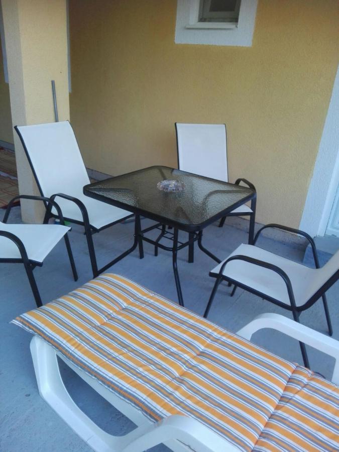 Ruza Vetrova Apartment Bar Bagian luar foto