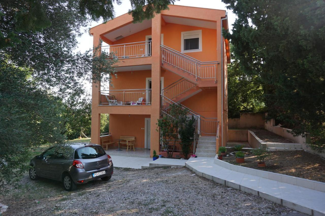 Ruza Vetrova Apartment Bar Bagian luar foto